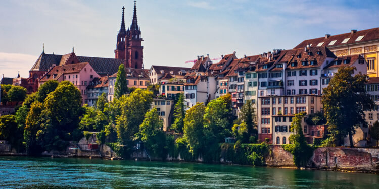 Stressfrei nach Basel reisen: Wichtige Hinweise zur Anreise in die Schweiz